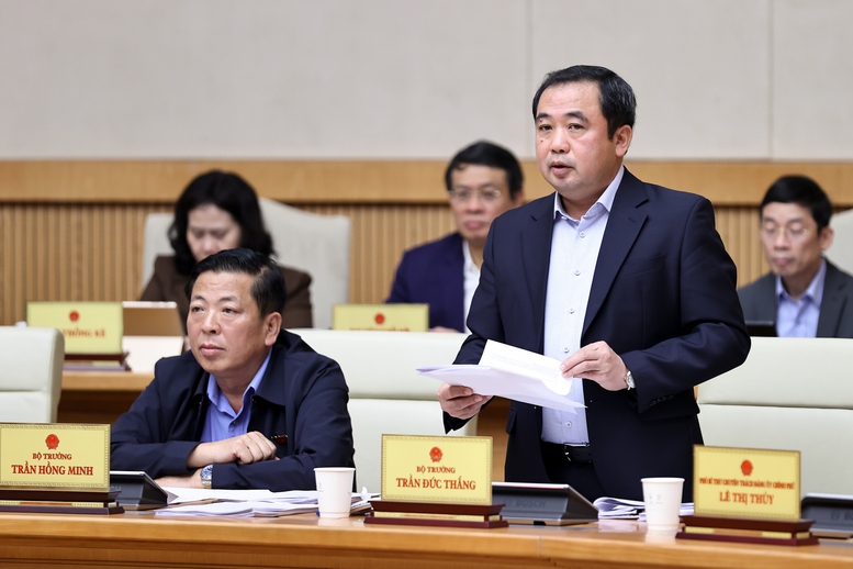 Thủ tướng: Phải bảo đảm 'mọi người đều có nhà, mọi gia đình đều có Tết' Bộ trưởng Bộ Nông nghiệp và Môi trường Trần Đức Thắng phát biểu - Ảnh: VGP/Nhật Bắc