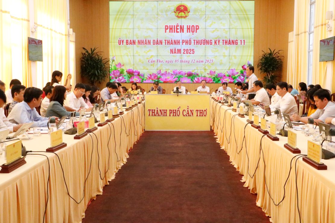 Quang cảnh phiên họp của UBND TP Cần Thơ ngày 5/12