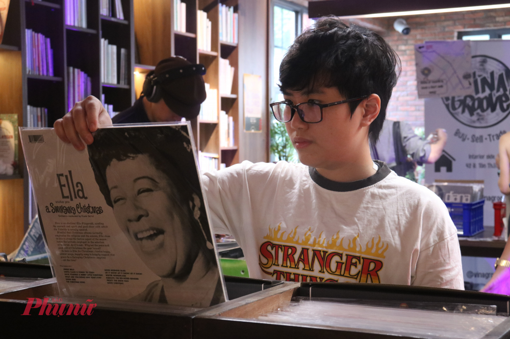 Bạn Bloo Nguyễn là một người trẻ mới tập chơi đĩa than và mong muốn có nhiều sự kiện tương tự tại Sài Gòn