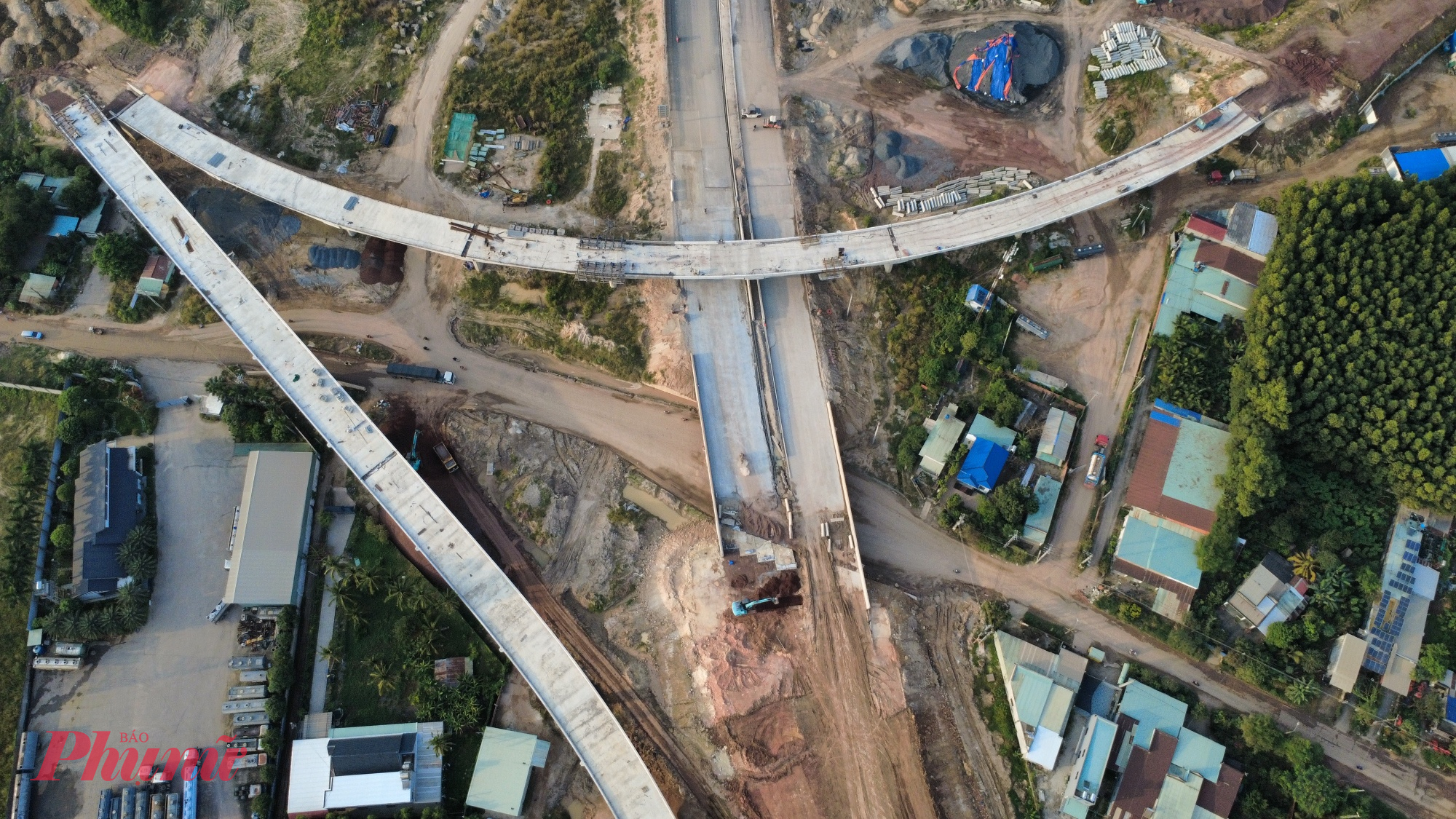 Ông Nguyễn Ngọc Hà (Ban quản lý dự án 85) cho biết, sản lượng thi công của thành phần 2 dài hơn 18km đã đạt trên 70%. Dự kiến đến ngày 19/12, khối lượng đạt khoảng 85%, đáp ứng yêu cầu thông xe kỹ thuật. 