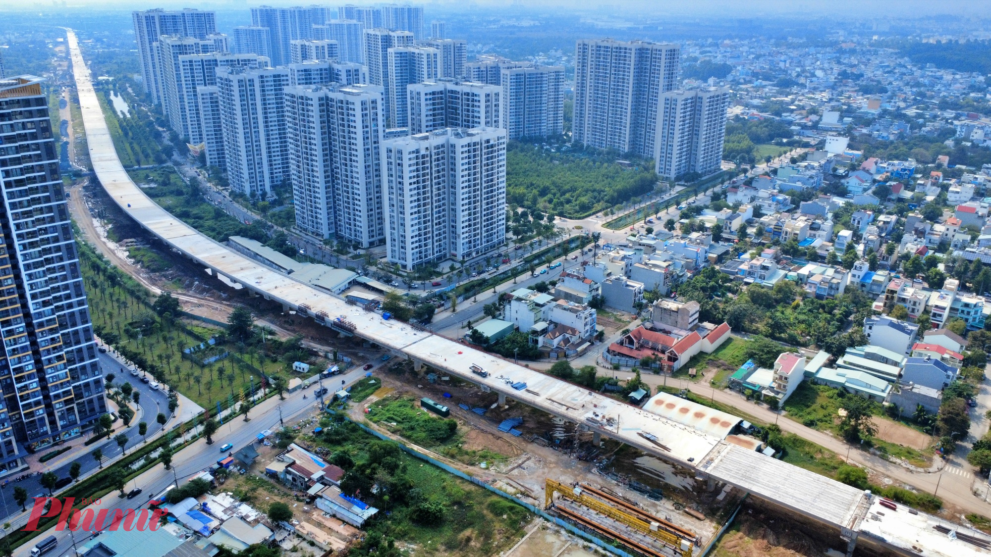 Đoạn cầu cạn dài 14,7km thuộc dự án đường Vành đai 3 TPHCM sẽ chỉ được tổ chức thông xe kỹ thuật vào ngày 19/12 tới đây, thay vì thông xe chính thức cho người dân lưu thông như kế hoạch tiến độ ban đầu. 