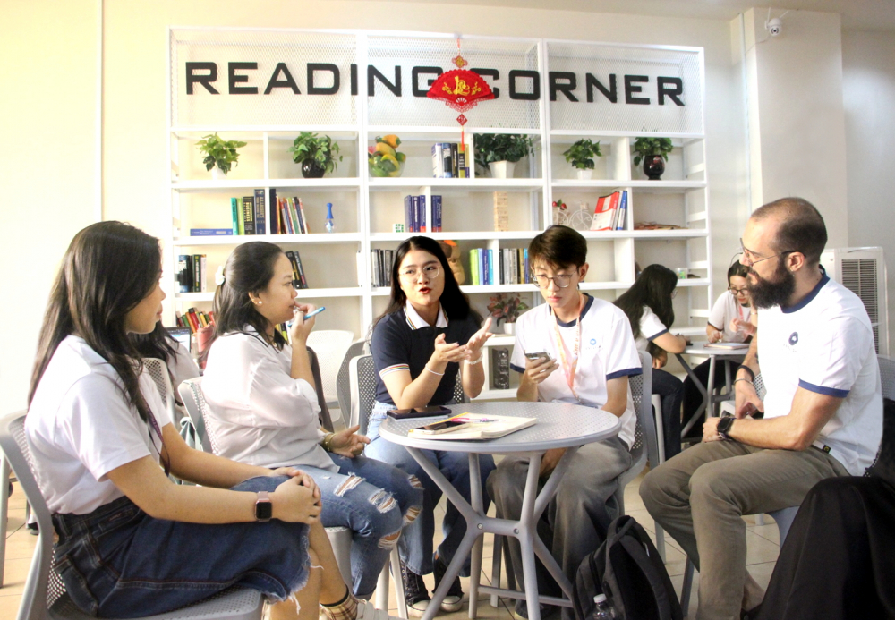 Đâu là con đường để đại học Việt Nam ghi danh thế giới? Sinh viên từ Ý, Hàn Quốc, Philippines và Malaysia đang theo học chương trình dài hạn tại Trường đại học Quốc tế (Đại học Quốc gia TPHCM) ẢNH: NGUYỄN LOAN