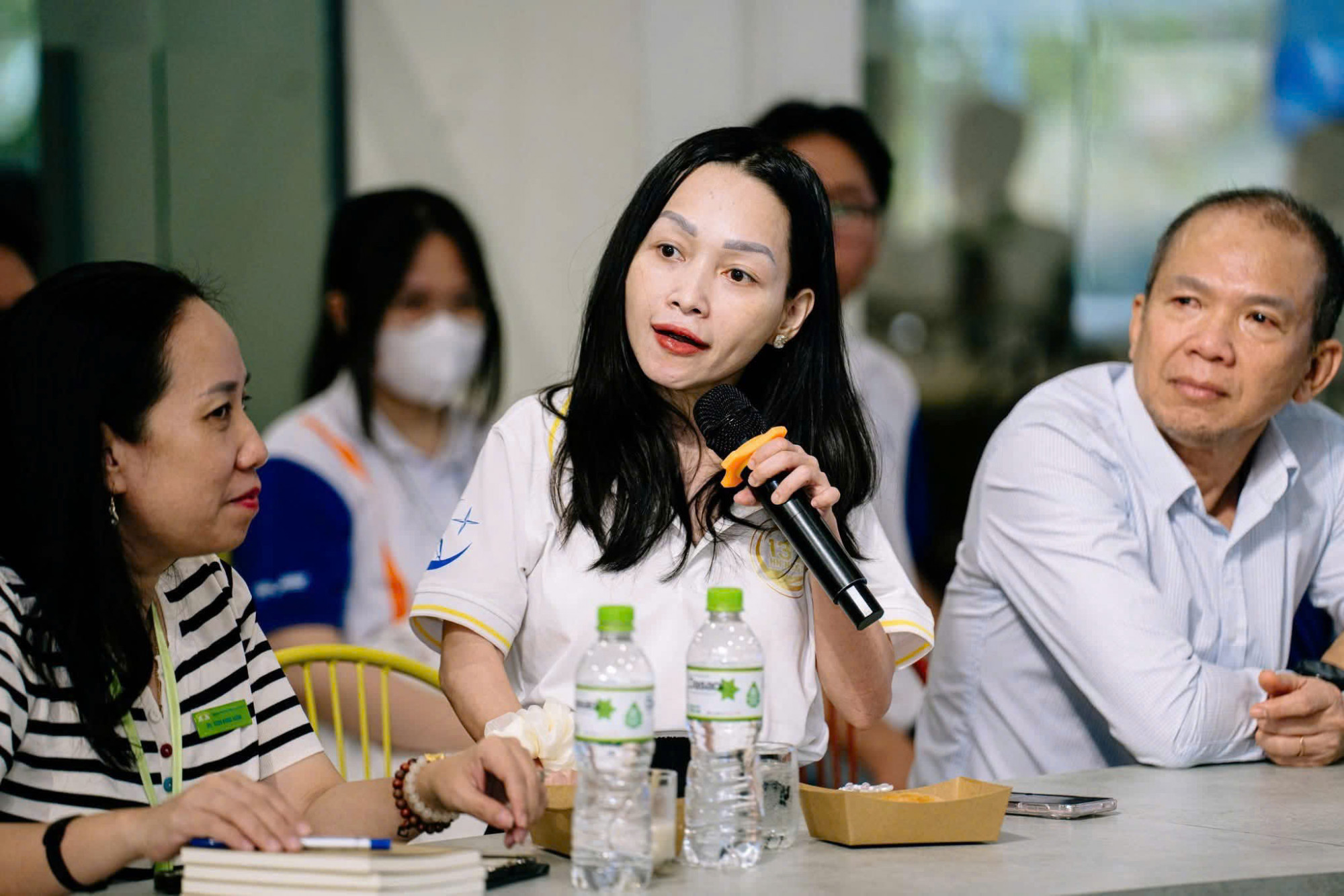 Họ chưa bao giờ từ bỏ khát vọng Nhà văn Trần Trà My trong một buổi trọa đàm về quyền của người khuyết tật - Ảnh: Nhân vật cung cấp