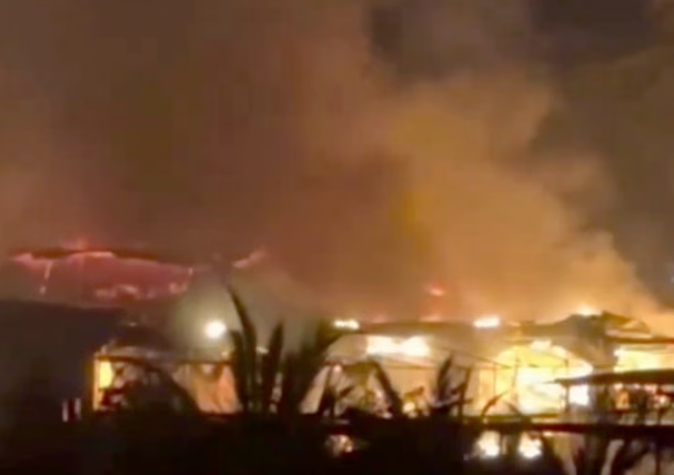 Hình ảnh đám cháy bị bùng phát lúc nửa đêm