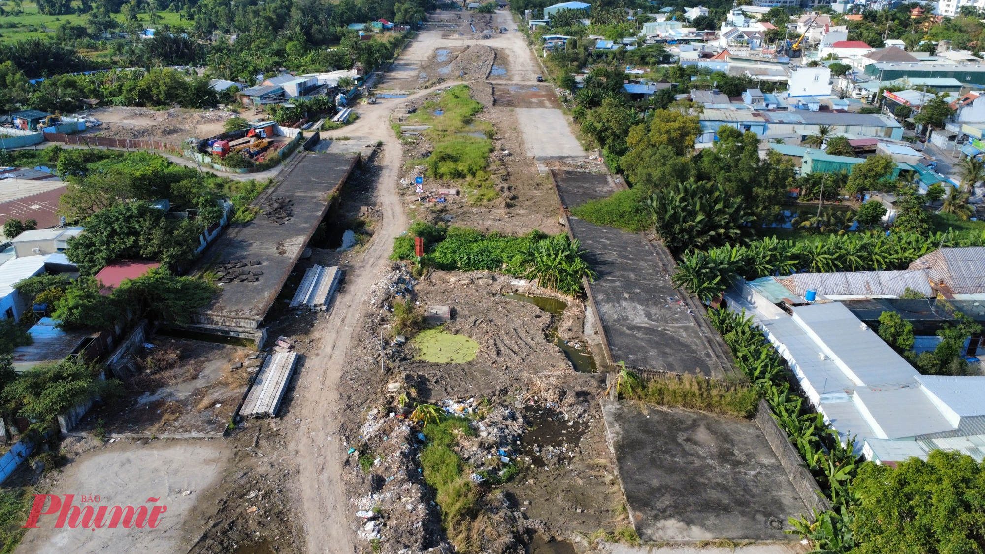 Đến nay, trong tổng số 469 hộ dân bị ảnh hưởng, đã có 453 hộ đồng thuận nhận bồi thường, đạt hơn 92% diện tích mặt bằng (19,03 ha). Tổng kinh phí bồi thường hơn 1.036 tỉ đồng. Đây là bước tiến quan trọng giúp dự án chính thức “tháo khóa” sau nhiều năm mắc kẹt.