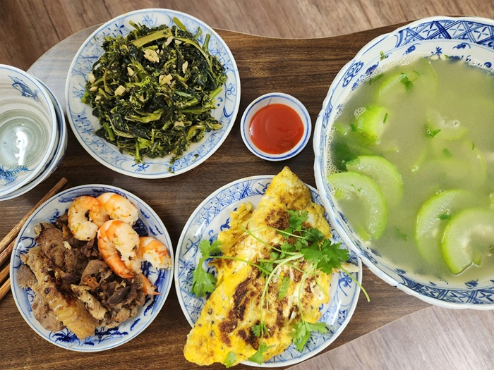 Cân bằng dinh dưỡng và chi tiêu trong từng bữa ăn - Ảnh: T.A