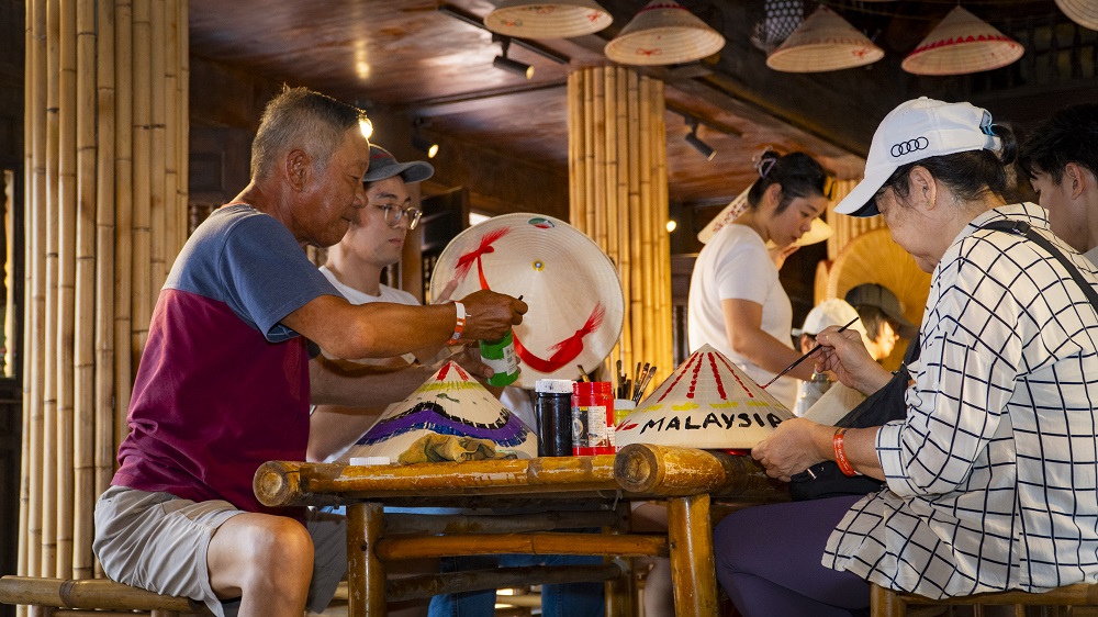 Năm 2025, ngành du lịch An Giang đón hơn 24 triệu lượt khách - Ảnh Phú Hữu