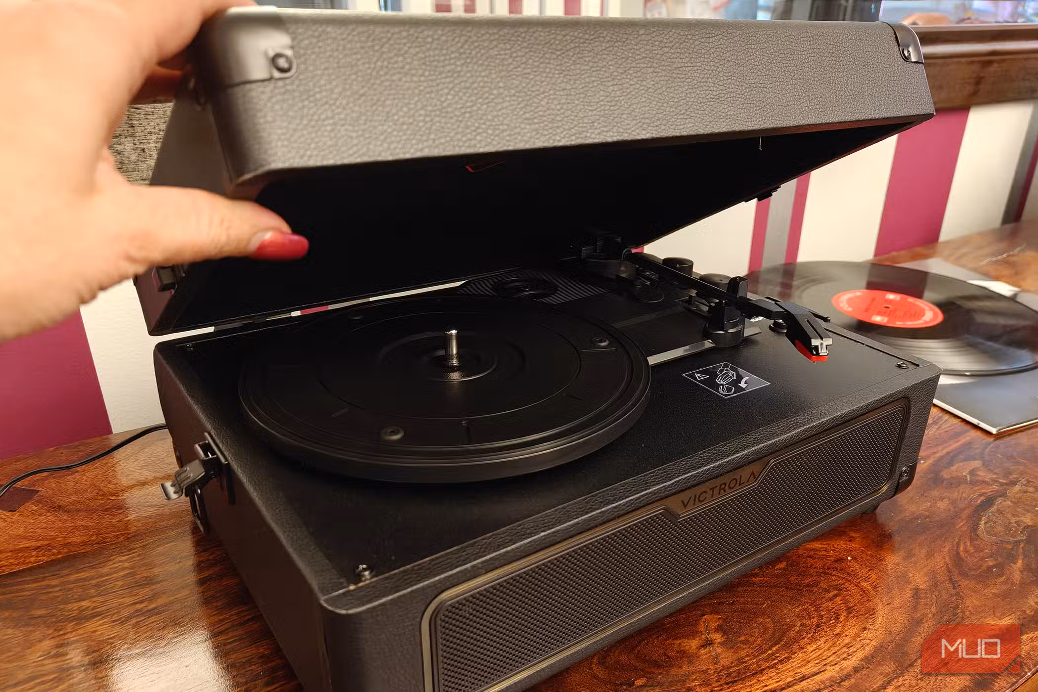 Đĩa than đang được nhiều Gen Z hiện nay yêu thích và sưu tầm. Ảnh minh hoạ: 