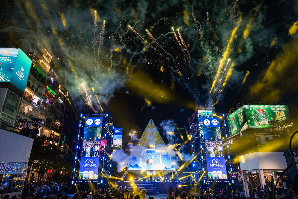 Điểm nhấn bùng nổ của sự kiện là chương trình Gala night ca nhạc đặc sắc diễn ra vào ngày 6/12/2025, quy tụ nhiều nghệ sĩ nổi tiếng - Ảnh: Aptamil