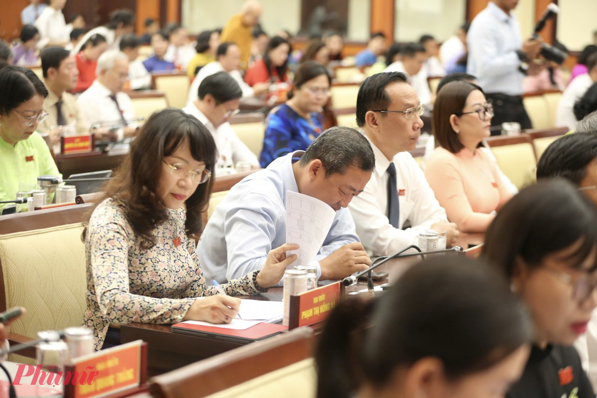 Các đại biểu tham dự kỳ họp lần thứ 6 HĐND TPHCM TPHCM trình HĐND chính sách miễn tiền thuê đất với nhiều mức ưu đãi khác nhau(kỳ họp thường lệ cuối năm 2025) - Ảnh: Phùng Huy