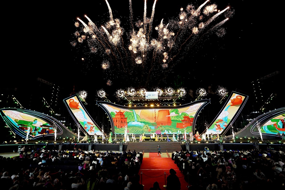 Sân khấu bế mạc hoành tráng khép lại Lễ hội Trà Quốc tế – World T.E.A Fest 2025