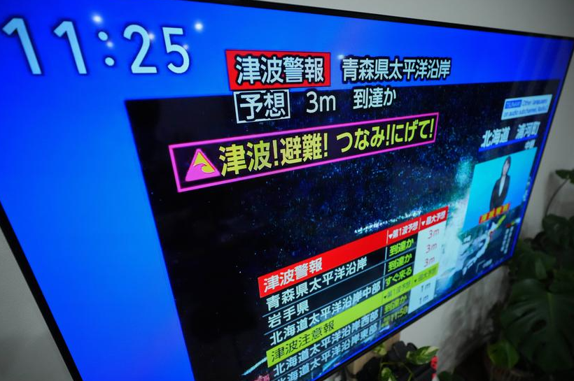 Nhật Bản cảnh báo sóng thần và động đất