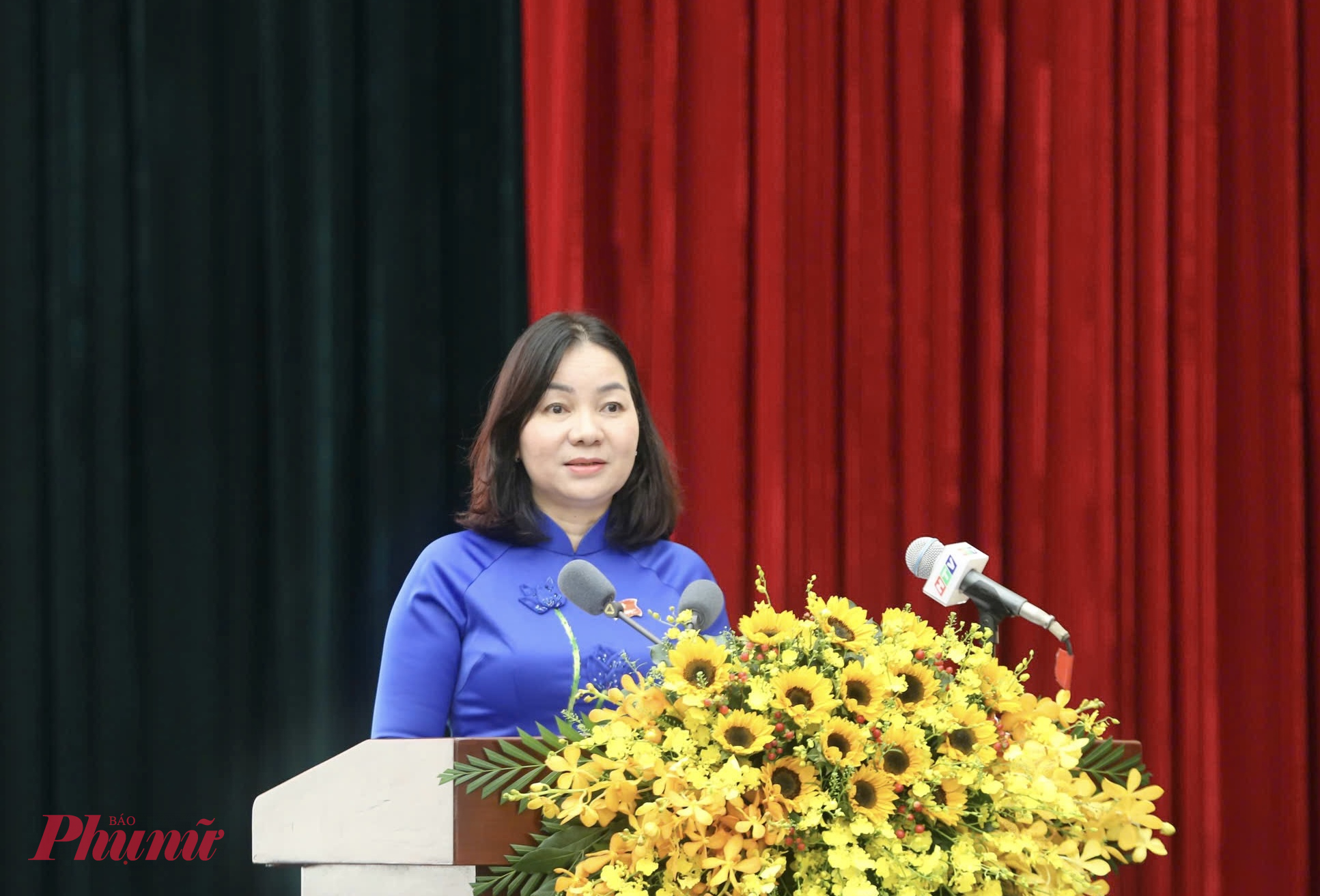 Bà Trương Thị Bích Hạnh - Phó chủ tịch Thường trực Ủy ban MTTQ Việt Nam TPHCM  phát biểu tại kỳ họp - Ảnh: Phùng Huy