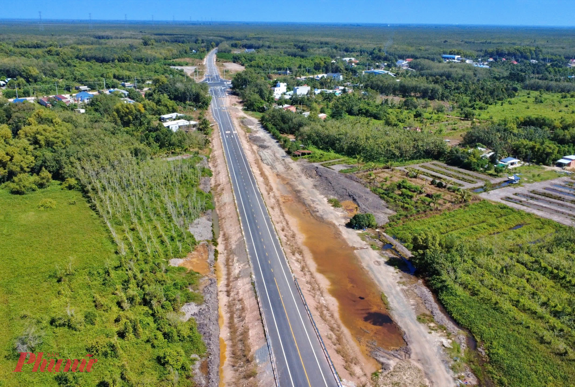 Đường Hồ Chí Minh qua địa bàn TPHCM là một phần của dự án đường Hồ Chí Minh lớn đi qua 28 tỉnh, thành phố của cả nước. Dự án bắt đầu từ tỉnh Cao Bằng đến tỉnh Cà Mau. 