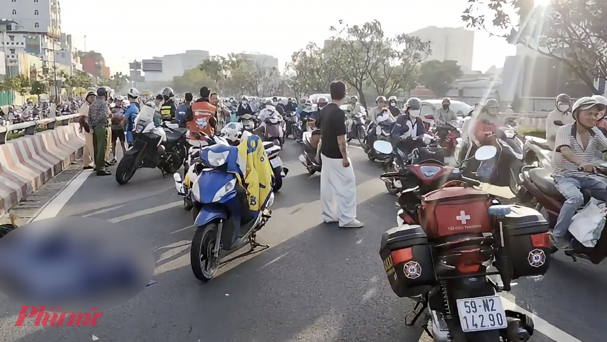 Hiện trường nơi người đàn ông lớn tuổi đạp xe thể thao bất ngờ tử vong trên cầu Bình Lợi