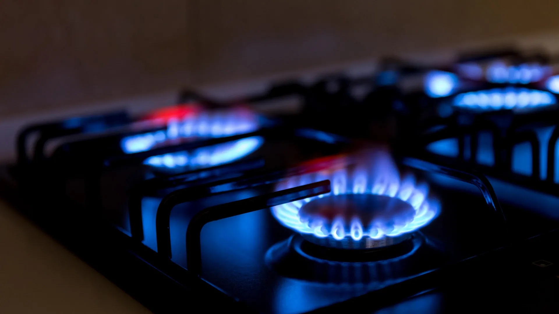 Khí thải từ bếp gas âm thầm gây ra ô nhiễm trong nhà nguy hiểm - Ảnh: Shutterstock