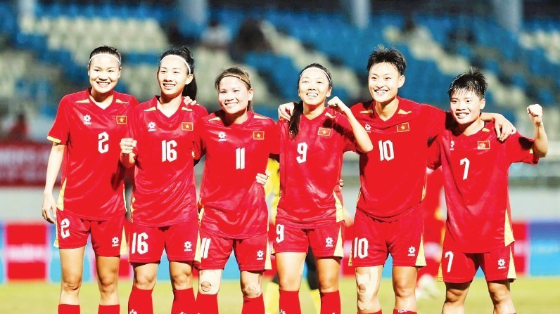 Niềm vui chiến thắng của đội tuyển bóng đá nữ Việt Nam tại trận ra quân SEA Games 33