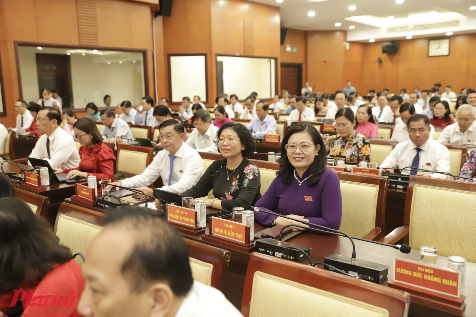 Sáng 10/12, Kỳ họp thứ 6 HĐND TPHCM (Kỳ họp thường lệ cuối năm 2025) bước vào ngày làm việc thứ 2 - Ảnh: Phùng Huy