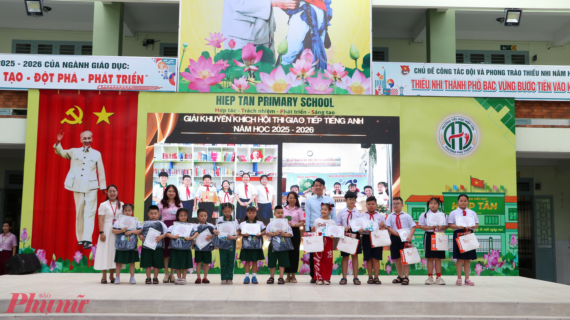 Trong khuôn chương trình, 