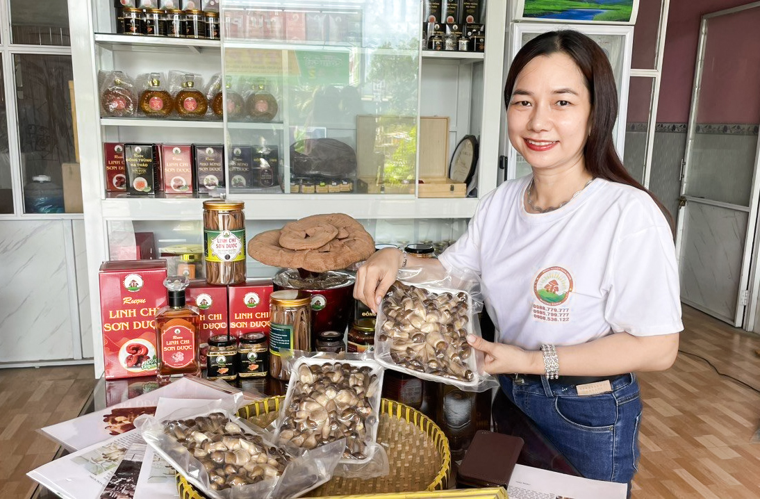 Chị Châu Thị Nương - Giám đốc Hợp tác xã nông nghiệp Tà Đảnh khởi nghiệp thành công làm chủ Hợp tác xã  - Ảnh: Phú Hữu