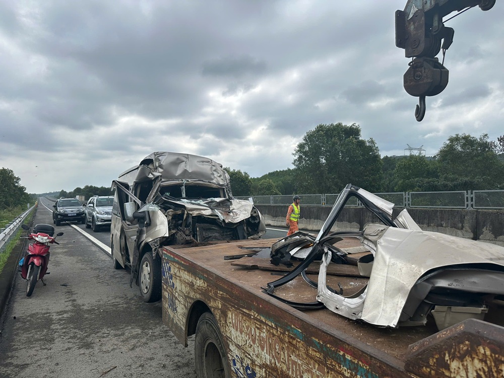 Cảnh sát giao thông cho biết không thể xử phạt hành vi lái xe quá giờ quy định khi đi trên cao tốc Đà Nẵng-Quảng Ngãi do hạ tầng phục vụ dừng nghỉ không có theo quy định.