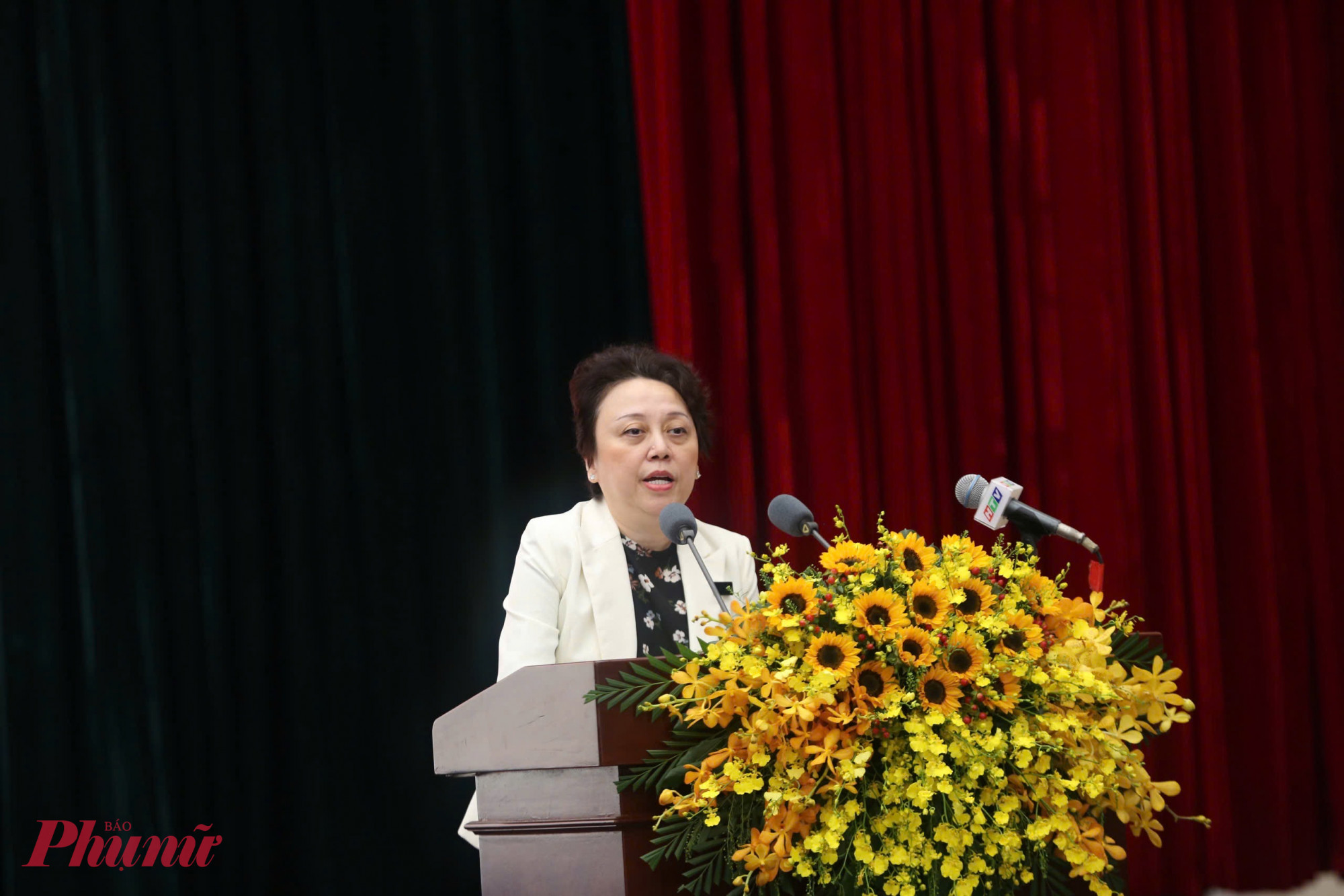 'Đau đầu' với bếp ăn online Giám đốc Sở An toàn thực phẩm TPHCM Phạm Khánh Phong Lan trả lời chất vấn tại kỳ họp HĐND