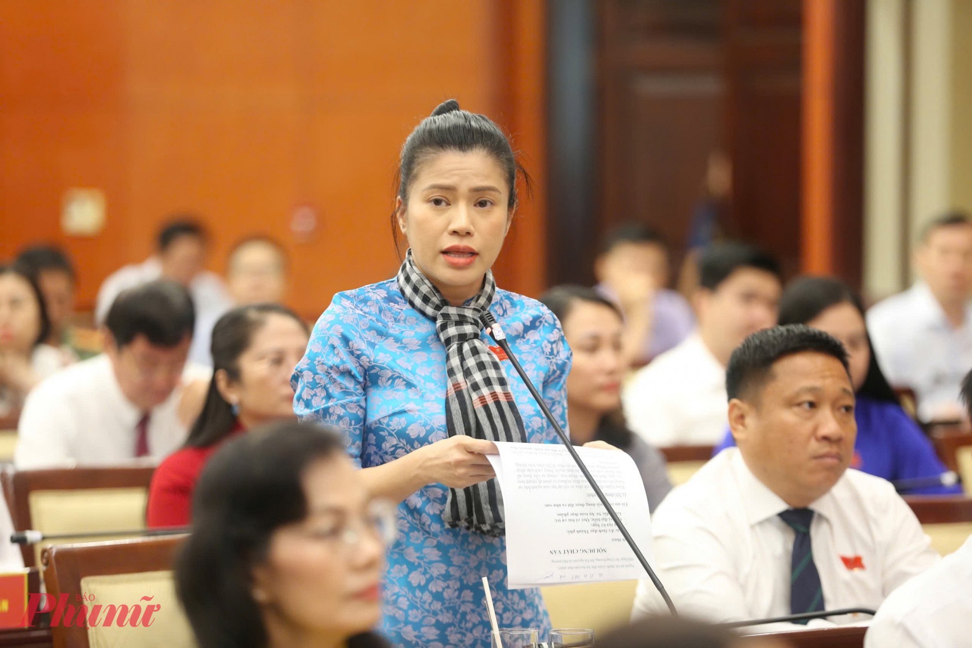 'Đau đầu' với bếp ăn online Đại biểu HĐND TPHCM đặt câu hỏi chất vấn cho Giám đốc Sở An toàn thực phẩm - Ảnh: Phùng Huy