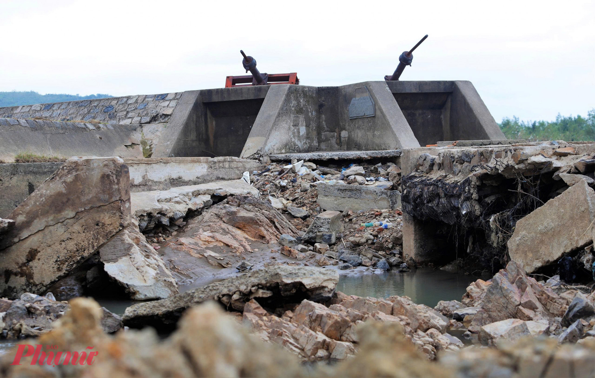 Tan hoang tại vị trí sạt lở - Ảnh: Tuệ Lâm. 