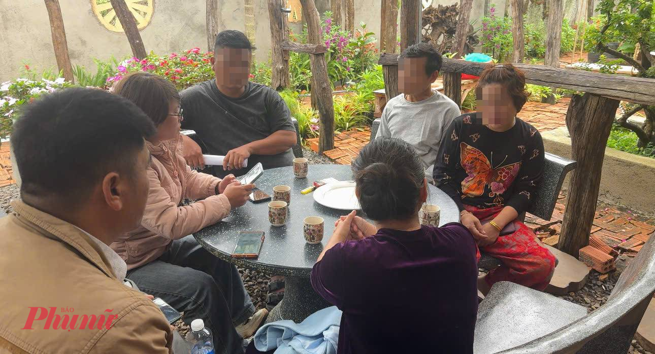 Nỗi khổ của người cha trong vụ xích 2 con của mình Anh Đ. nói về nguyên nhân dẫn đến phải xích con