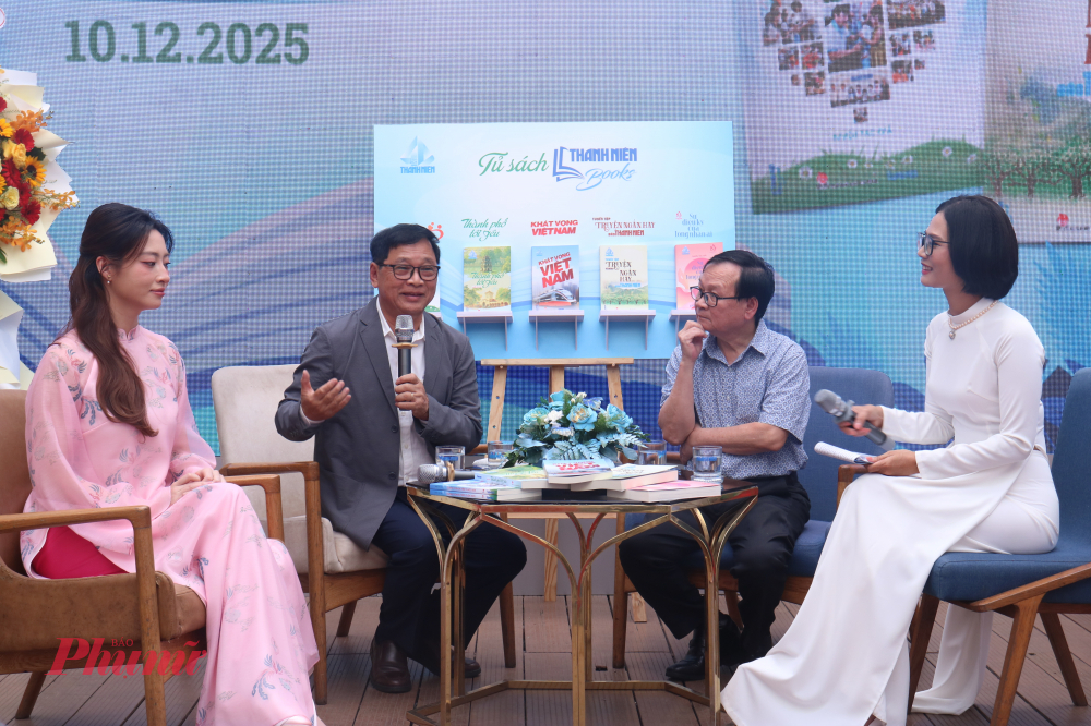 Các khách mời chia sẻ trong buổi giao lưu