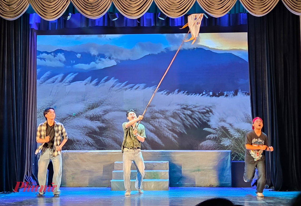 Tam Bánh Giò, Hùng Râu và Gấu Panda