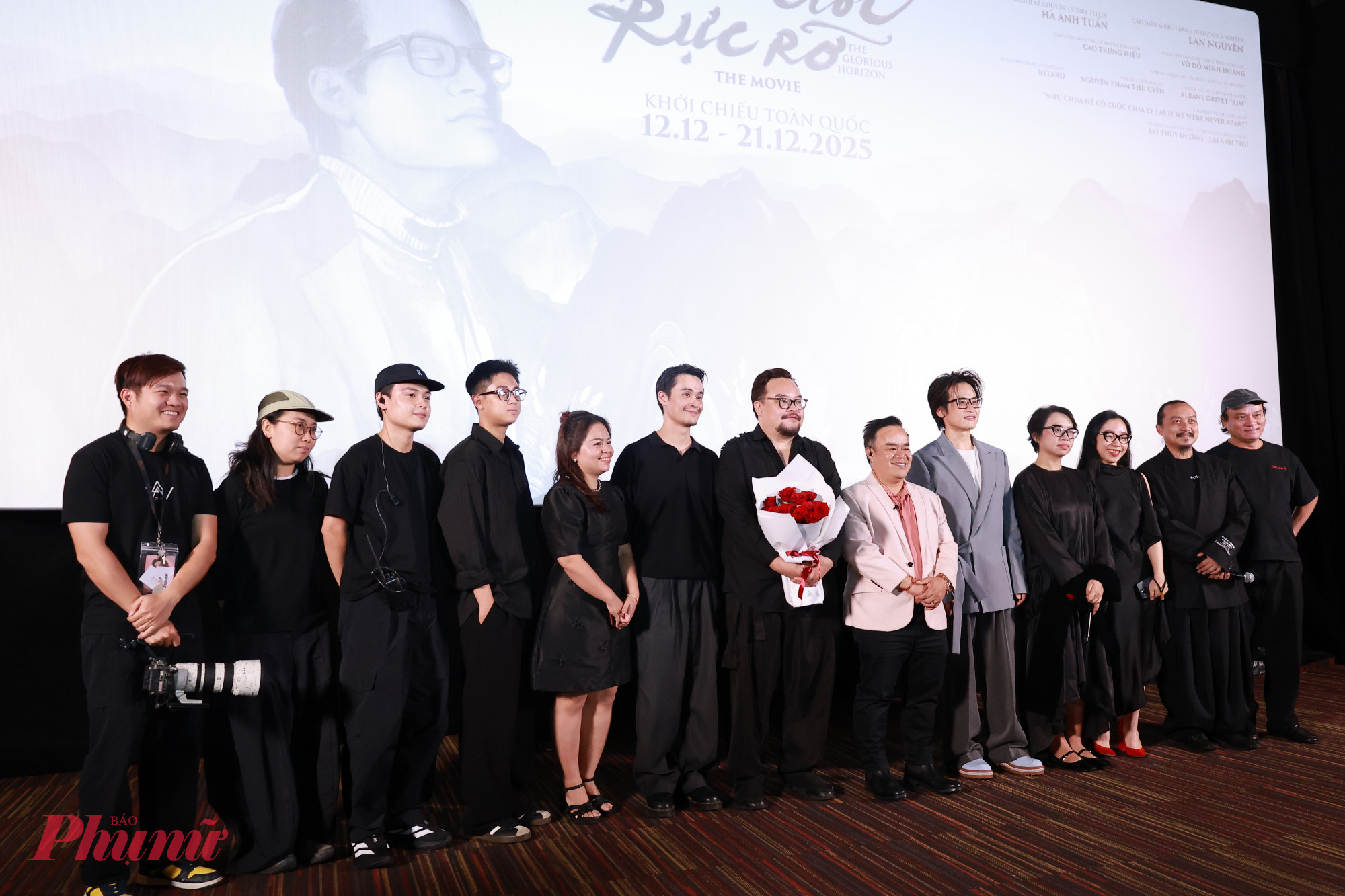 Đoàn làm phim Chân trời rực rỡ tại buổi ra mắt 