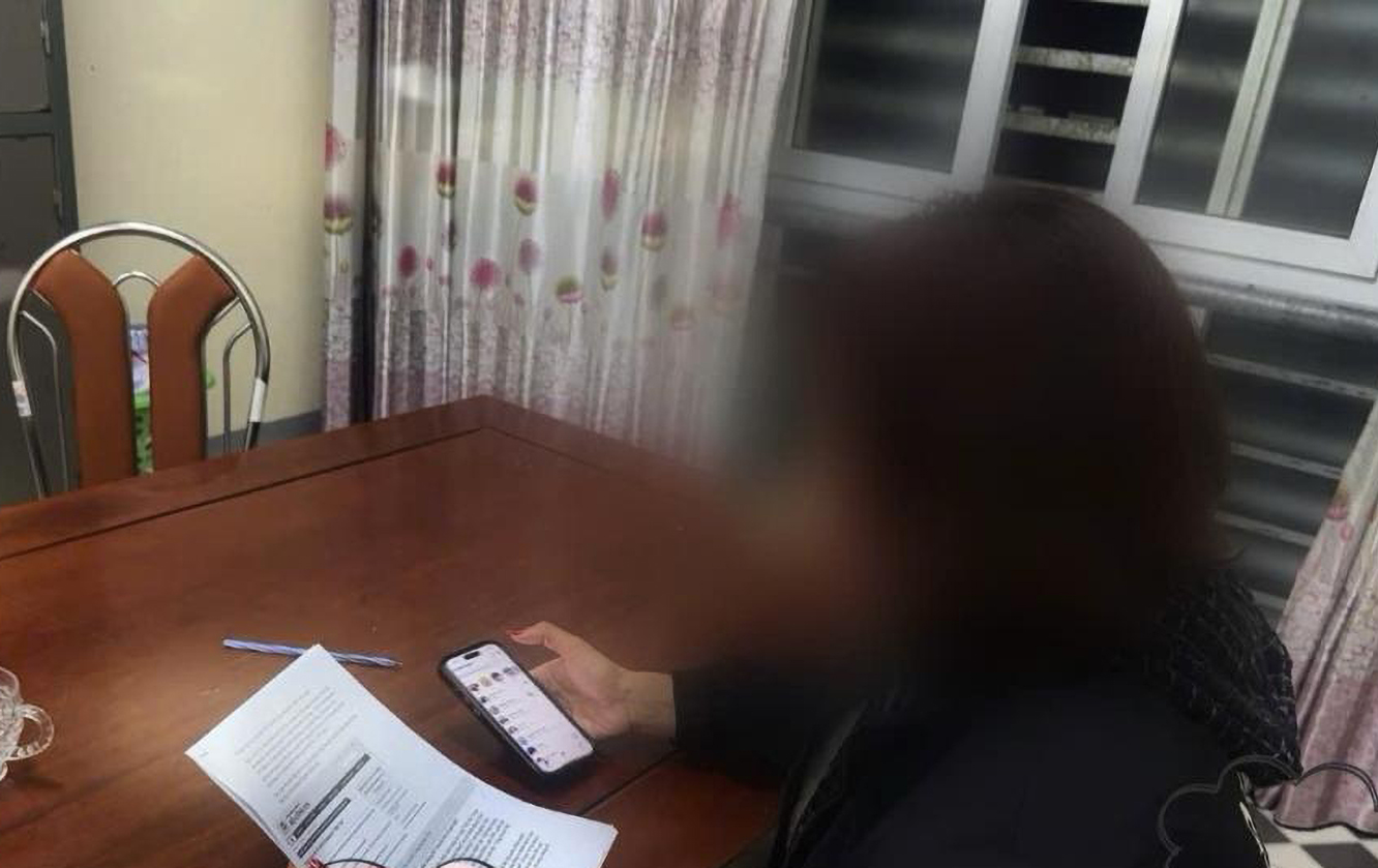 Chị T. làm việc với cơ quan công an - Ảnh công an cung cấp