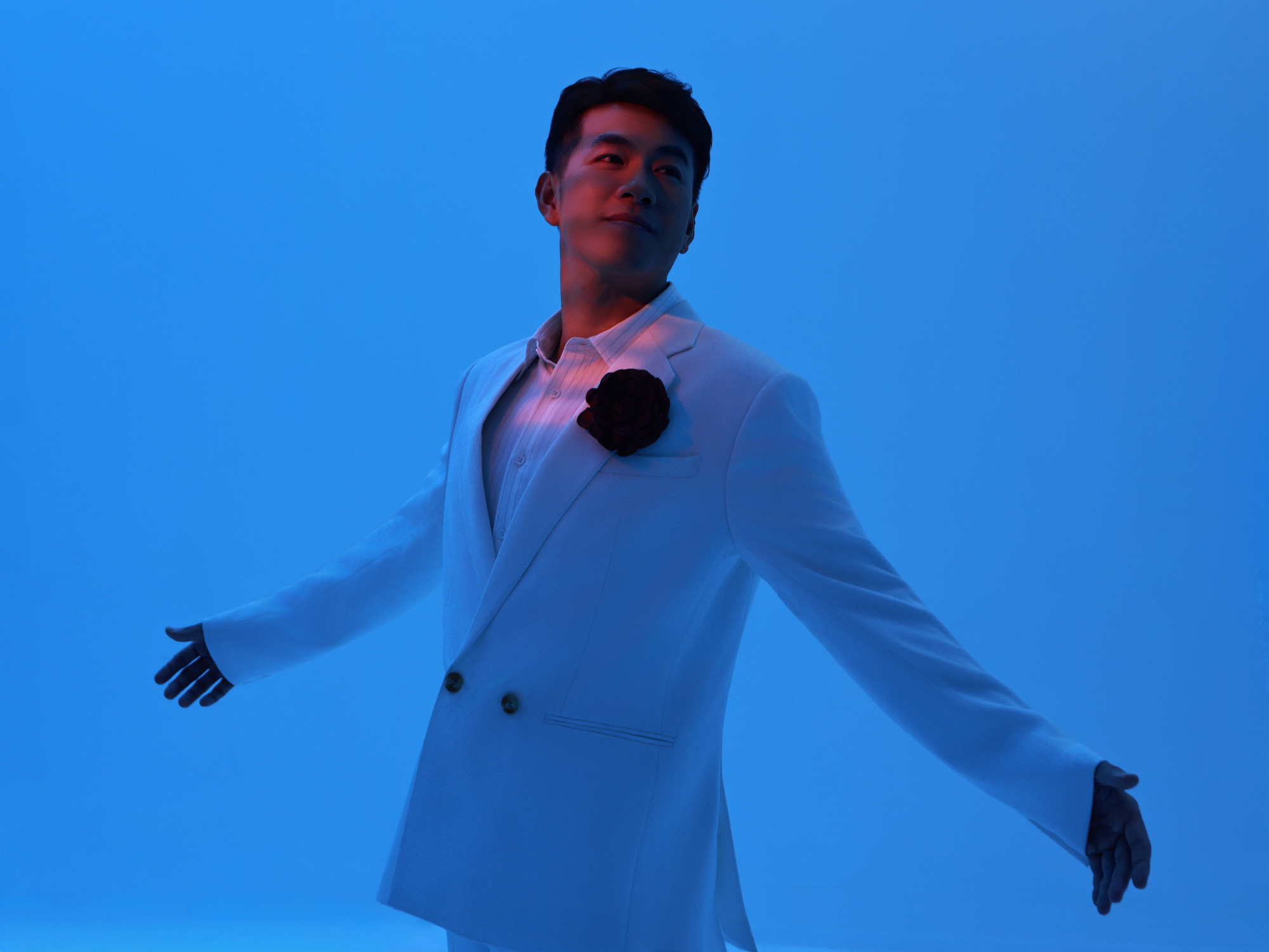 Ca sĩ Hồ Trung Dũng dùng doanh thu đặt sớm của album Live để 