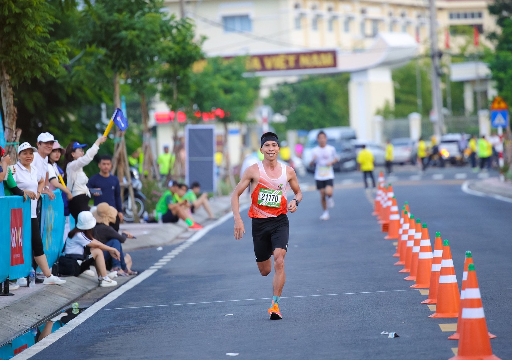 Trương Văn Tâm sở hữu bộ sưu tập danh hiệu đồ sộ ở các giải marathon trong nước - Ảnh: HDBank
