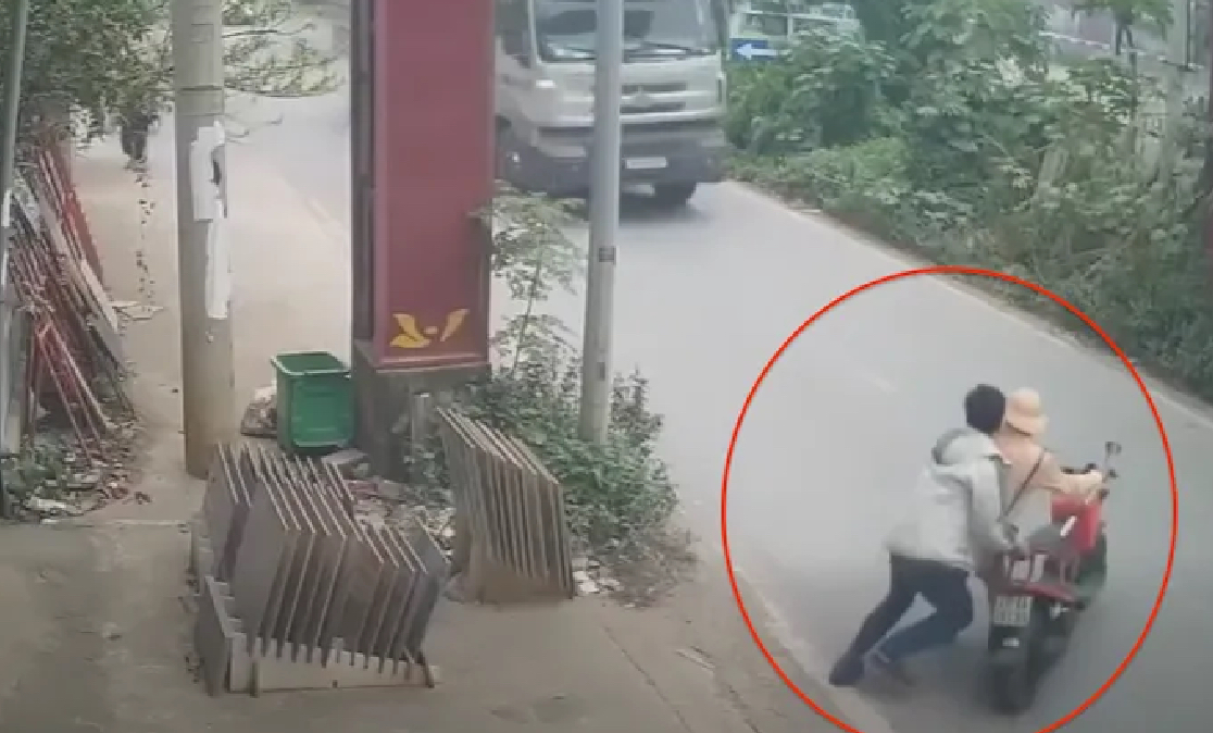 Hình ảnh hiện trường được camera ghi lại. Ảnh: cắt từ clip