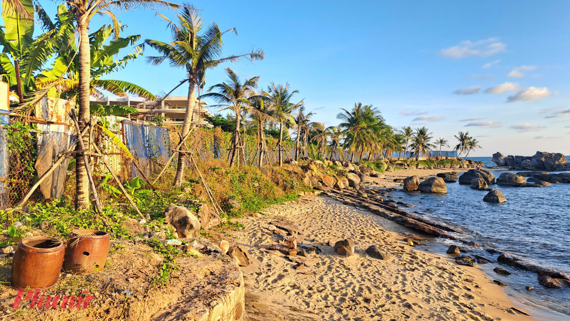 Tình trạng lấn chiếm hành lang biển và đất nhà nước ở Phú Quốc vẫn nhiều - Ảnh Phú Hữu