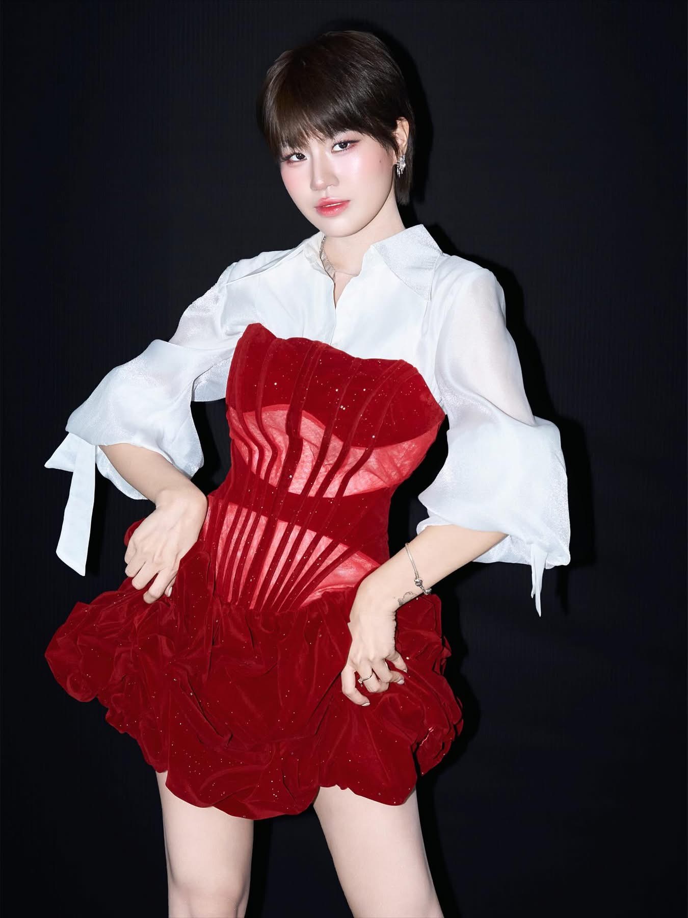 Từ một nữ rapper gắn liền với vẻ ngoài cá tính, có chút nổi loạn, Pháo nay xuất hiện với diện mạo trưởng thành, sắc sảo và thời thượng hơn hẳn. Công chúng nhận xét nhan sắc của cô lên hương từng ngày nhờ lối makeup tinh tế, thần thái tự tin cùng phong cách thời trang ấn tượng.