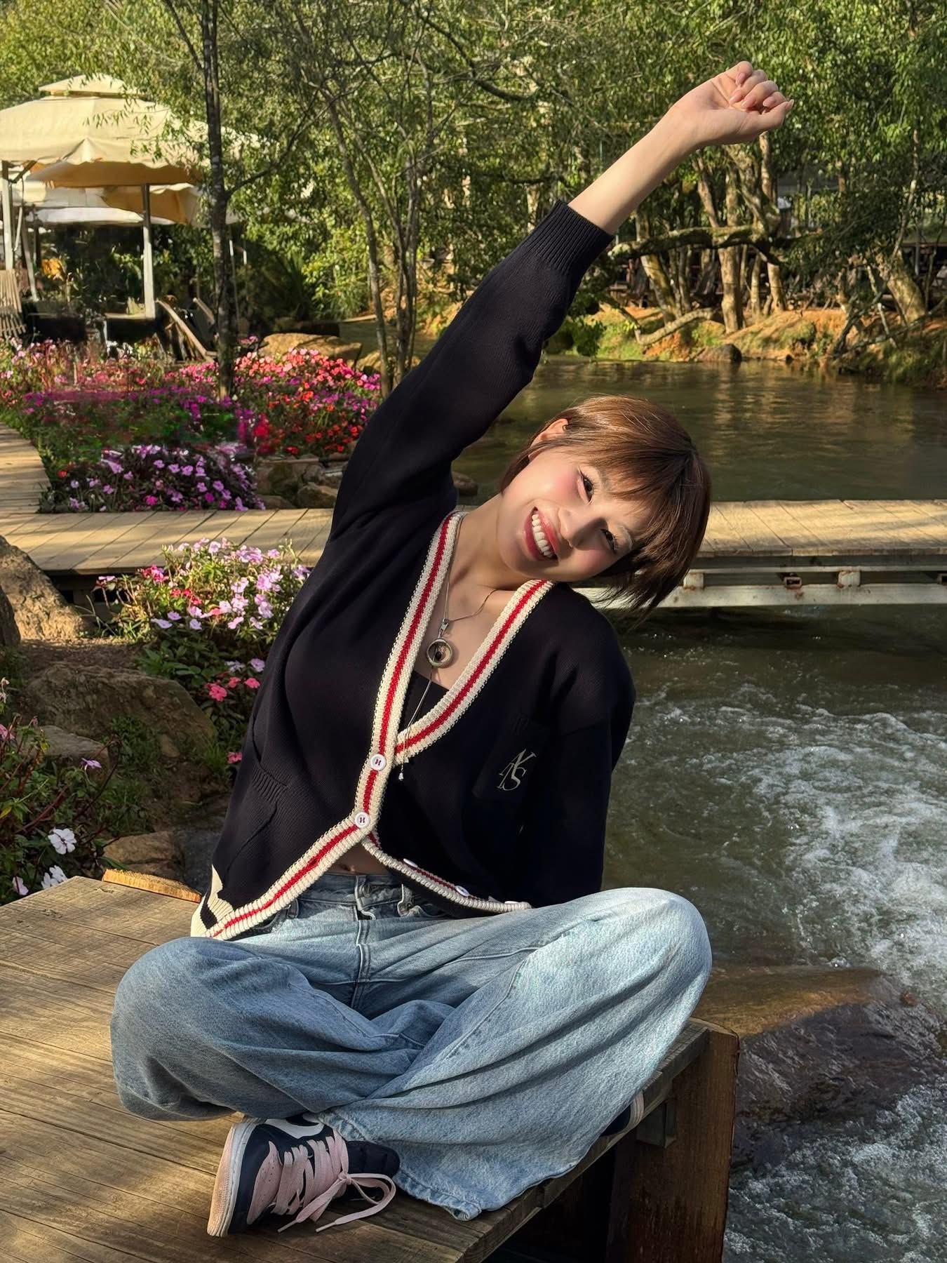 Thời trang của Pháo cũng có bước chuyển mình mạnh mẽ. Nếu trước kia cô chuộng các bộ đồ bụi bặm, mạnh mẽ, thì hiện tại nữ rapper hướng đến những thiết kế gợi cảm vừa phải, pha chút high-fashion nhưng vẫn trẻ trung và hiện đại.