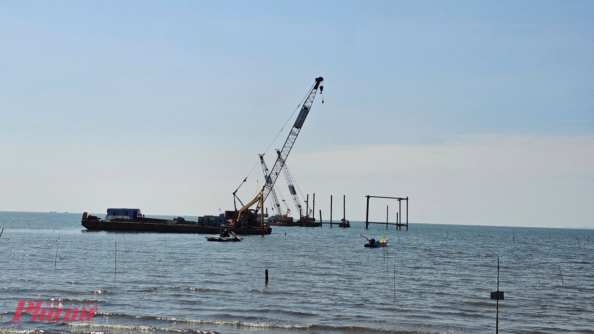 Khu vực xảy ra sự cố mất điện trong quá trình thi công dàn đạo - Ảnh Phú Hữu 