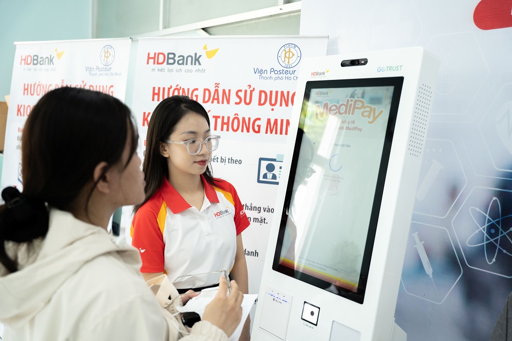 Việc triển khai Kiosk y tế thông minh tại Viện Pasteur mang lại nhiều thuận lợi thiết thực cho người dân: giảm tải cho viện, giúp bệnh nhân tiết kiệm thời gian và công sức trong quá trình khám chữa bệnh - Ảnh: HDBank