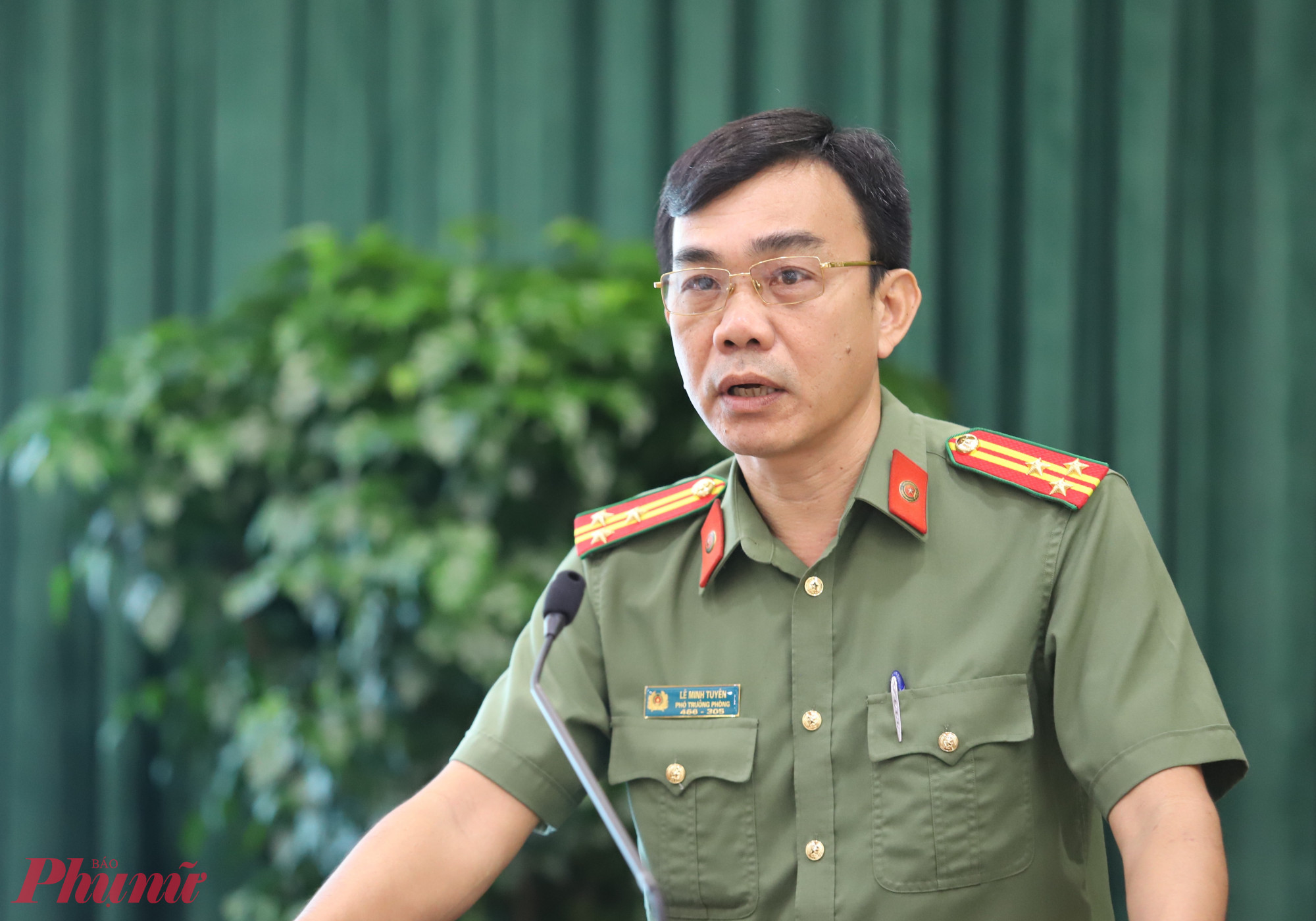 TPHCM quyết liệt chống khai thác IUU, kỳ vọng gỡ “thẻ vàng” trong năm 2026 Đại tá Lê Minh Tuyên – Phó Trưởng phòng An ninh kinh tế, Công an TPHCM tham luận về