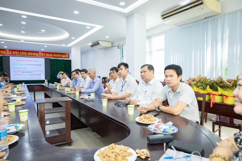 Các đại biểu tham dự buổi chuyên đề - Ảnh: NH