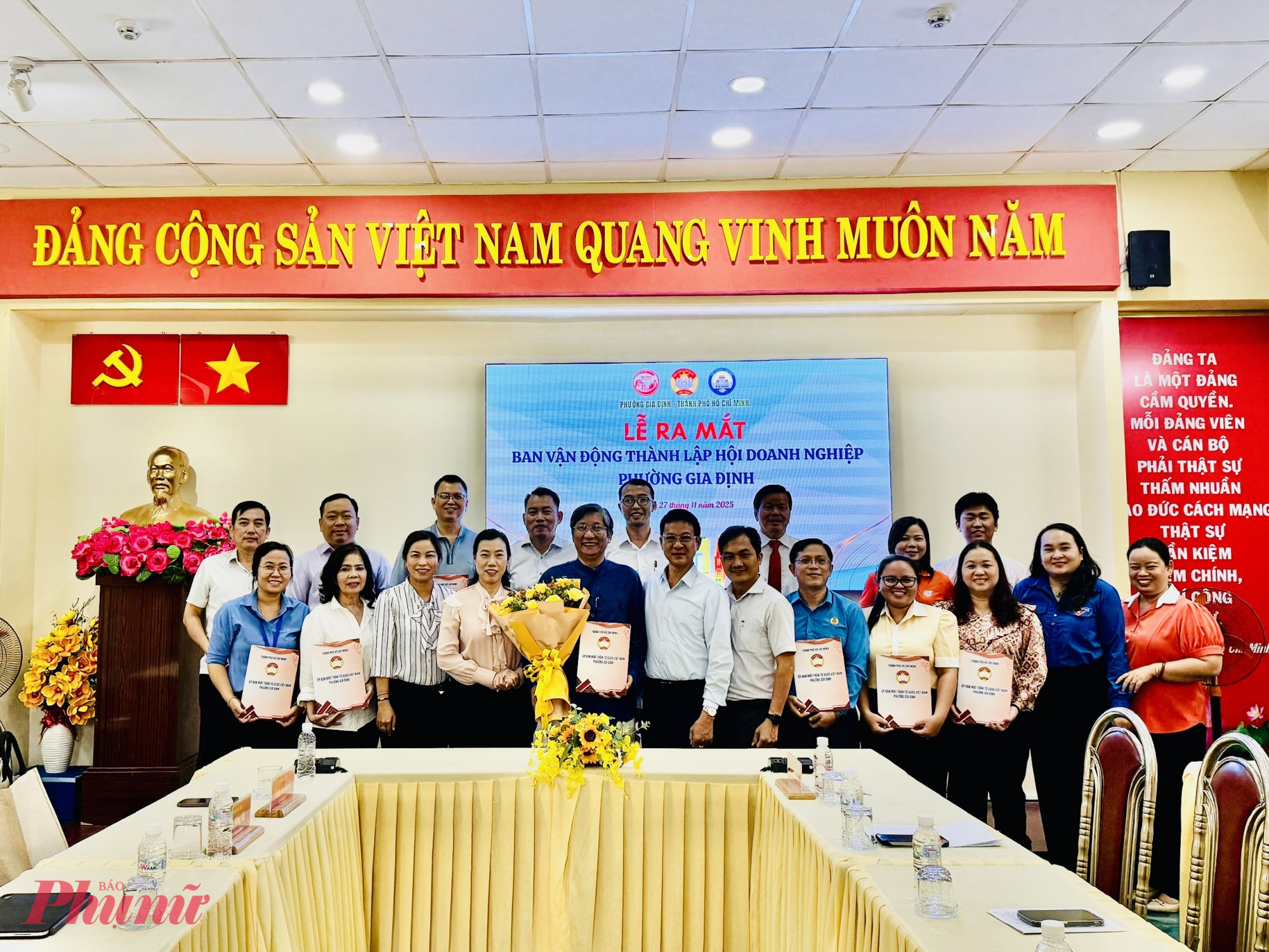 Các thành viên trong Ban Vận động