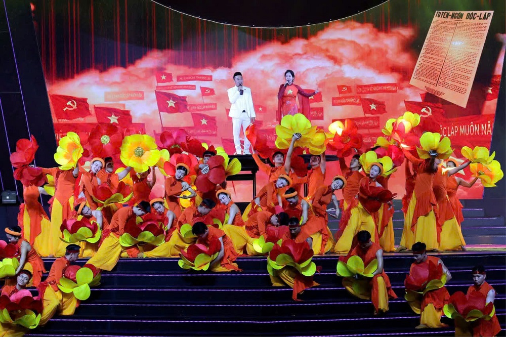 Một tiết mục văn nghệ được TP Cần Thơ tổ chức trong chương trình nghệ thuật đặc biệt và bắn pháo hoa, mừng lễ Quốc khánh vào tối 2/9/2025