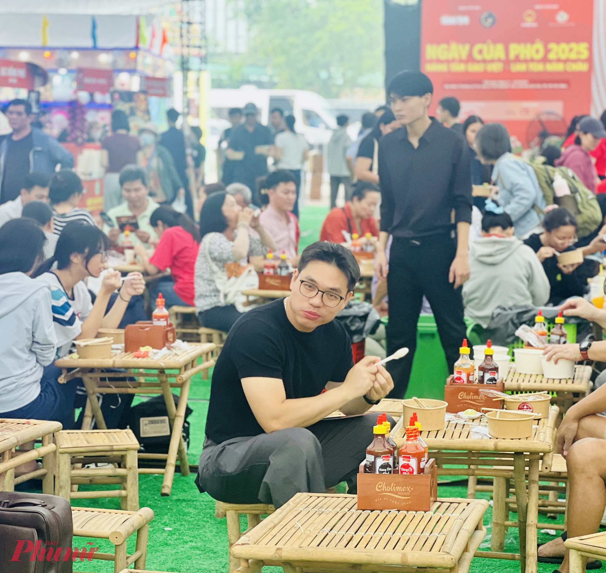 Sự kiện Ngày của Phở cũng thu hút nhiều thực khách trẻ tham gia, trải nghiệm tinh hoa văn hóa ẩm thực của Việt Nam.