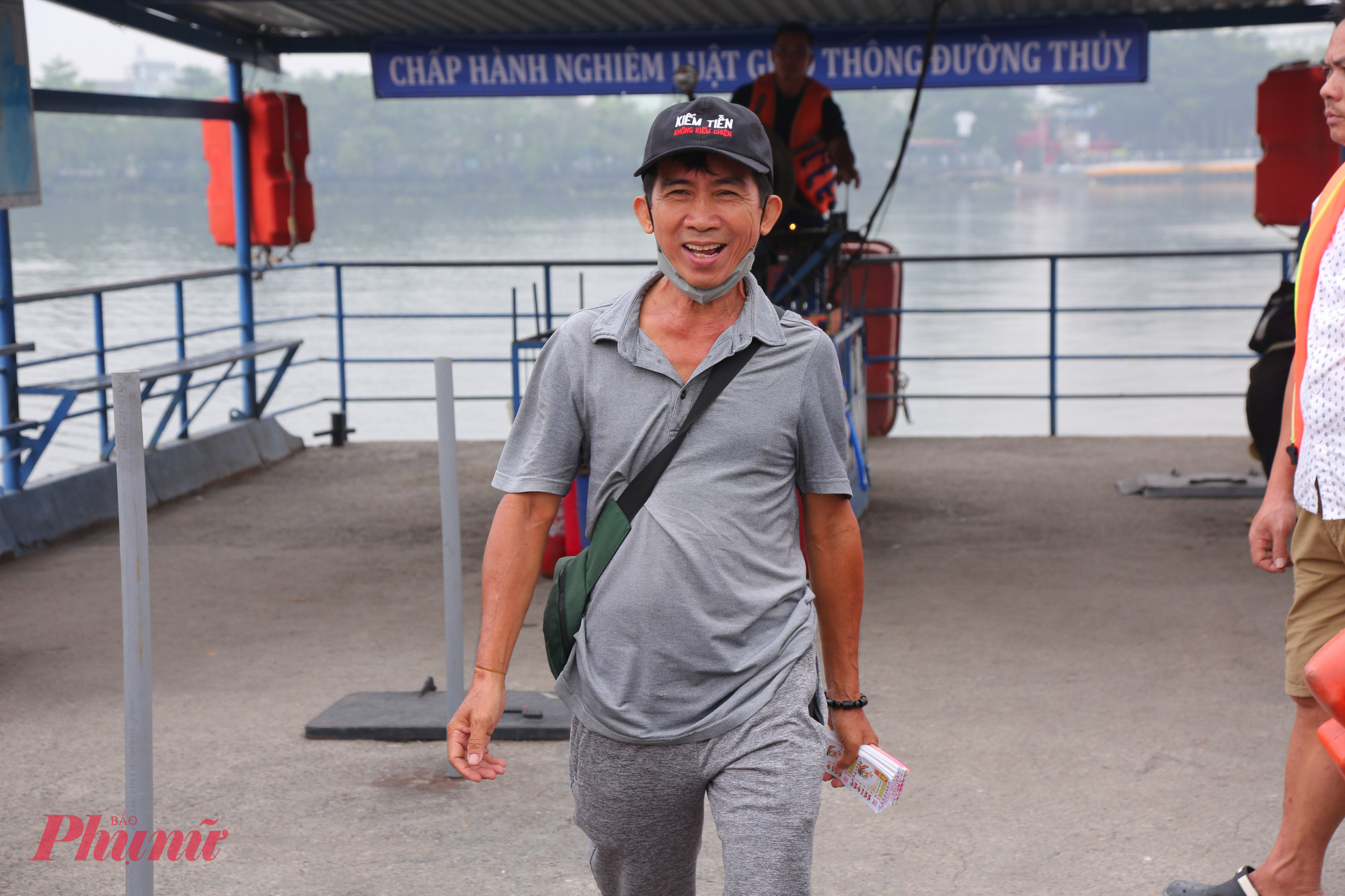 Ông Dũng rất phấn khởi khi đò Bình Quới hoạt động trở lại.