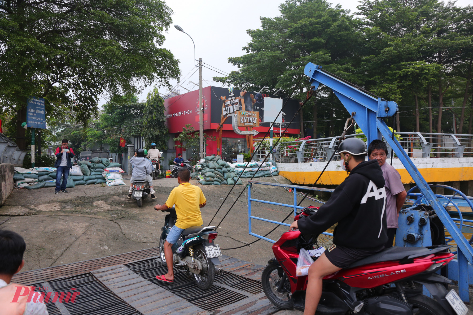Đò Bình Quới hoạt động trở lại sẽ giúp giảm áp lực giao thông đáng kể cho tuyến Quốc lộ 13, Phạm Văn Đồng qua khu vực cầu Bình Triệu.