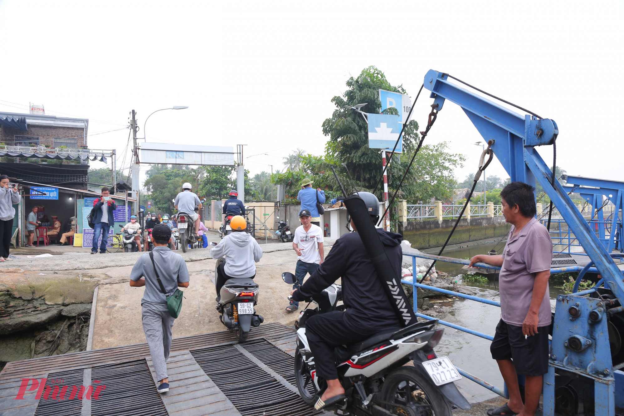 Bến đò phía Bình Quới.