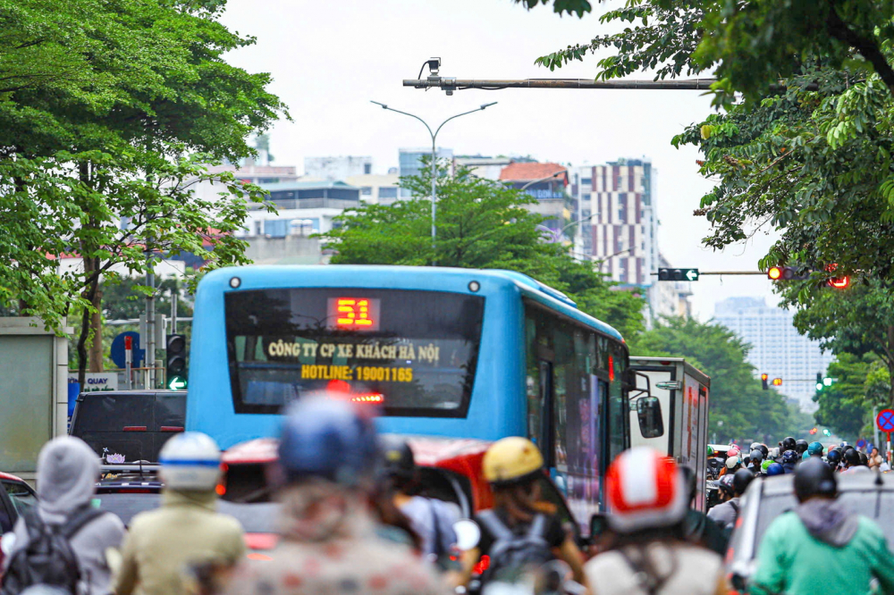 Cận cảnh camera AI trên đường phố Hà Nội